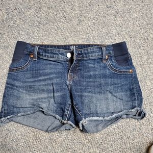 Gap maternity shorts, size 27